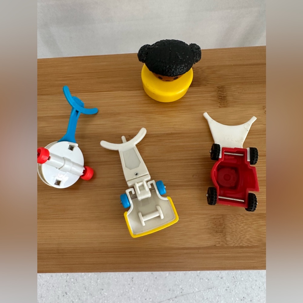 Vintage Fisher-Price Mini Toy Set w a Little People Corn Popper Vacuum Lawnmower - Picture 6 of 13